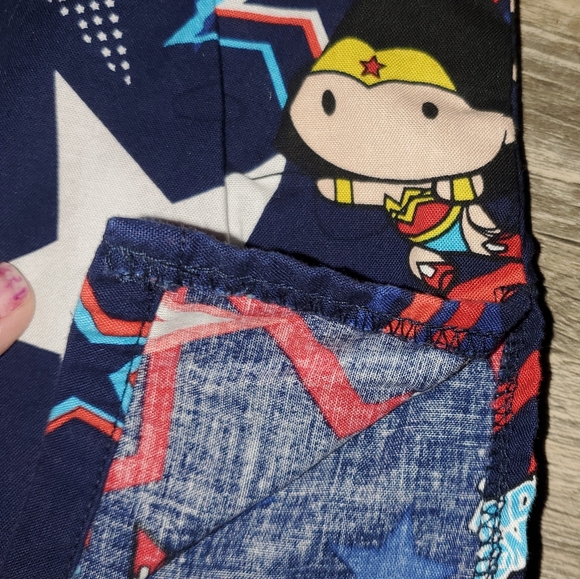 Wonder Woman Scrub Top Size Small - Picture 5 of 10